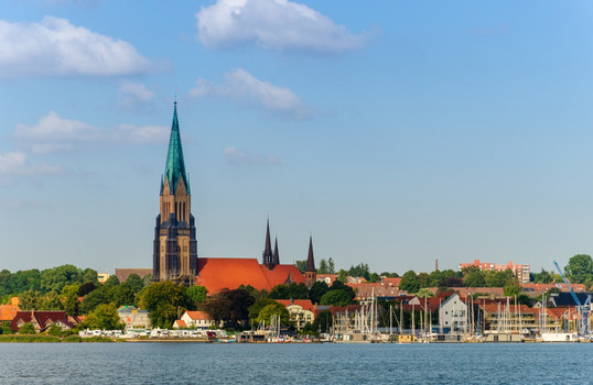 Blick auf die Kirche in Schleswig.