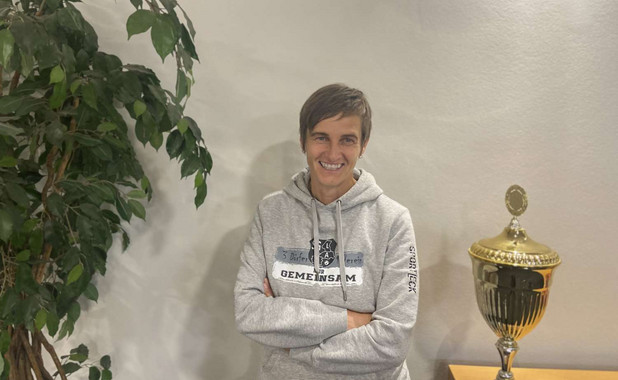 Foto von Britta Satzy. Sie lächelt freundlich in die Kamera.